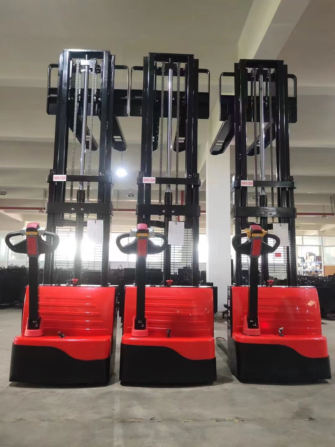 站駕式電動叉車